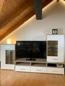Телевизор и/или развлекательный центр в Lovely Home München