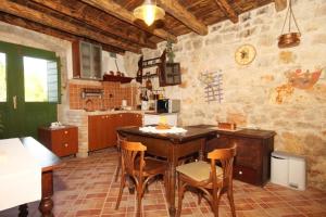 Fotografie z fotogalerie ubytování Family friendly house with a swimming pool Talez, Vis - 8850 v destinaci Vis