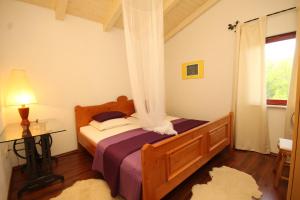 Postel nebo postele na pokoji v ubytování Apartments with parking spaces Rukavac, Vis - 8489