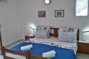 a bedroom with a bed with blue sheets and pillows at Apartment Rukavac 8863c in Rukavac