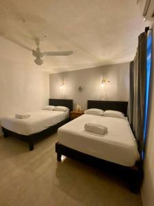 Postel nebo postele na pokoji v ubytování Cozy 3B2Br Centric Location Pool Wifi Van Rental