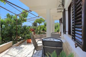 Balkón alebo terasa v ubytovaní Apartments with a parking space Seget Vranjica, Trogir - 11273