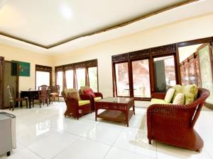 泗水Homey Guesthouse near Sby Zoo Syariah的相册照片 更多34张照片