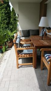 Khu vực ghế ngồi tại Bamboo Wellness Apartment