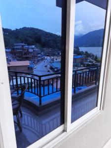 Pemandangan gunung umum atau pemandangan gunung yang diambil dari hotel