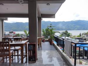 Pemandangan gunung umum atau pemandangan gunung yang diambil dari hotel