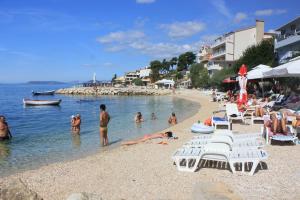 Fotografia z galérie ubytovania Family friendly apartments with a swimming pool Podstrana, Split - 15040 v destinácii Podstrana