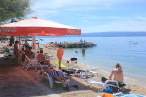 Fotografia z galérie ubytovania Family friendly apartments with a swimming pool Podstrana, Split - 15040 v destinácii Podstrana