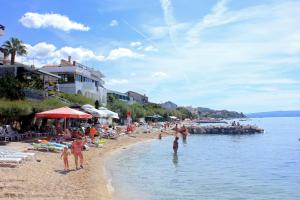 Fotografia z galérie ubytovania Family friendly apartments with a swimming pool Podstrana, Split - 15040 v destinácii Podstrana