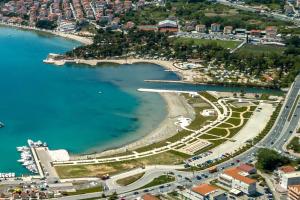 an aerial view of a beach and the water at Apartments with a parking space Podstrana, Split - 16032 in Podstrana