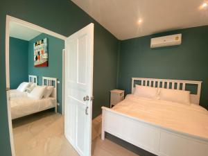 Voodi või voodid majutusasutuse Le Petit Saint Tropez toas