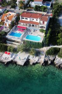 Fotografie z fotogalerie ubytování Seaside apartments with a swimming pool Seget Vranjica, Trogir - 2571 v Trogiru