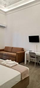 A television and/or entertainment centre at Home De Curtis