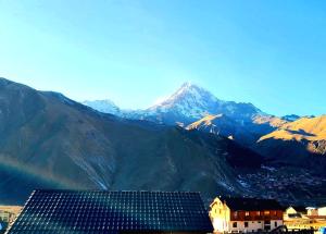 Üldine mäevaade või majutusasutusest Kazbegi Glamping pildistatud vaade