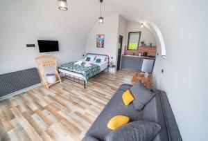 Televiisor ja/või meelelahutuskeskus majutusasutuses Kazbegi Glamping