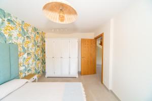 Posteľ alebo postele v izbe v ubytovaní LAGA Surf VILLA by Urdaibai Rentals