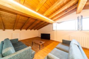 Televízia a/alebo spoločenská miestnosť v ubytovaní LAGA Surf VILLA by Urdaibai Rentals