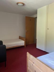 Postel nebo postele na pokoji v ubytování Hotel Adler Garni