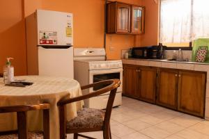 Kuchyň nebo kuchyňský kout v ubytování Marta's Guesthouses, apartamentos con entrada autonoma