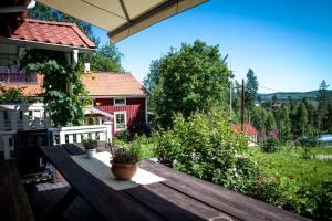 Zahrada ubytování Bakgården i Revsund