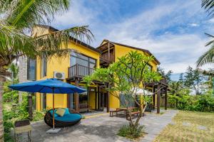 Zahrada ubytování May Villa 6BR Beachfront An Bang Beach Hoi An by Beachside Boutique Homes