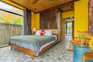 Postel nebo postele na pokoji v ubytování May Villa 6BR Beachfront An Bang Beach Hoi An by Beachside Boutique Homes + 25 fotografií