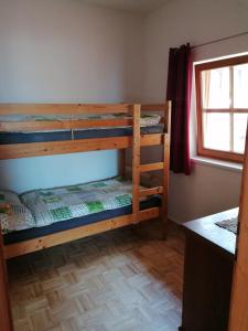 two bunk beds in a room with a window at Märchenschlössel Altenstein in Trebesing