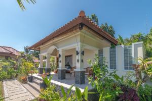 Villa Mata Hari外面的花园