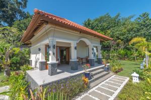 Villa Mata Hari外面的花园