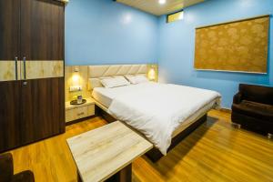 A bed or beds in a room at Manas AC Rooms