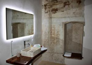 a bathroom with a sink and a mirror at Suite Pasqualigo - Feltre tra Venezia e le Dolomiti in Feltre +45 photos