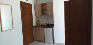 Kuchyň nebo kuchyňský kout v ubytování Apartmani Jacimovic