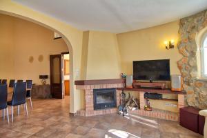 a living room with a fireplace and a tv at Villa Los Olivos in Peniscola