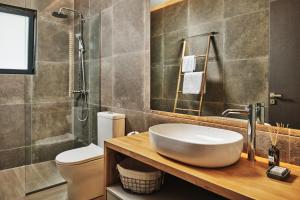 Kúpeľňa v ubytovaní Althea Lavish Estate - Villa & Suite