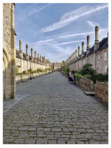 a cobblestone street with a row of brick houses at Wells City Centre, Quiet Mews House, sleeps 6 in Wells