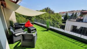 Posezení v ubytování Sun terrace mini penthouse Bestern