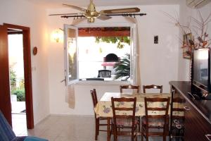 Μια τηλεόραση ή/και κέντρο ψυχαγωγίας στο Apartments with parking space Seget Vranjica, Trogir - 8623