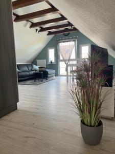 a living room with a couch and a table at Moderne Ferienwohnung in Spaden / Wasserski / Badesee in Schiffdorf