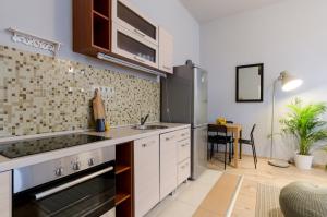 Kuchyňa alebo kuchynka v ubytovaní I30 Studio Apartment In Central Location.
