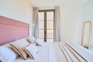A bed or beds in a room at iloftmalaga Carretería - Puerta de Antequera