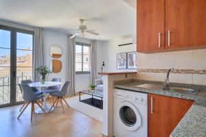 A kitchen or kitchenette at iloftmalaga Carretería - Puerta de Antequera