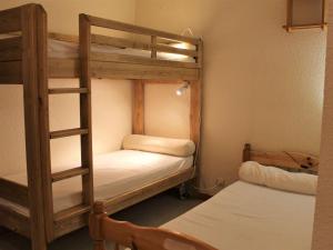 a bunk bed room with two bunk beds and a ladder at Appartement Vars, 1 pièce, 6 personnes - FR-1-330B-138 in Vars