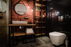 Kúpeľňa v ubytovaní Loft Apartament Aleje Wolności Nowy Sącz + 8 fotografií