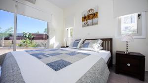 Postel nebo postele na pokoji v ubytování Protaras Holiday Villa 196 + 37 fotografií