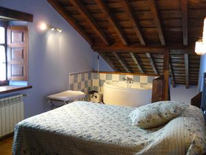 A bed or beds in a room at Posada La Villanita