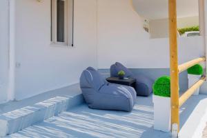 A seating area at Endless Blue from Syros - Megas Gialos Resort - Suite 1
