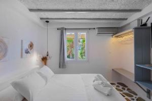 A bed or beds in a room at Endless Blue from Syros - Megas Gialos Resort - Suite 1