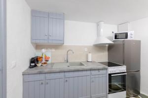 A kitchen or kitchenette at Endless Blue from Syros - Megas Gialos Resort - Suite 1