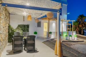 A seating area at Endless Blue from Syros - Megas Gialos Resort - Suite 1