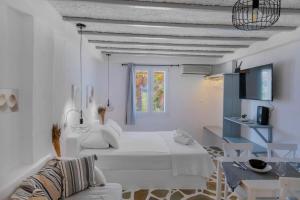 A bed or beds in a room at Endless Blue from Syros - Megas Gialos Resort - Suite 1